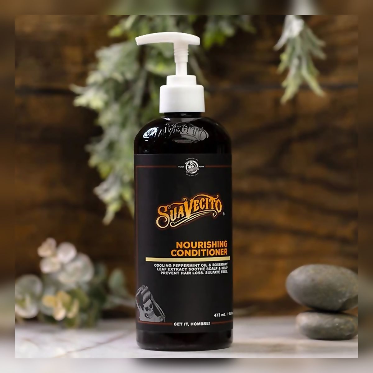 Acondicionador nutritivo para cabello 473 ml en foto lifestyle, vista frontal, Suavecito